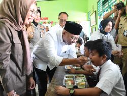 Wali Kota Metro Wahdi dan Gubernur Lampung Tinjau Pelaksanaan Program Nawacita Makan Bergizi Gratis